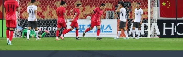 一个0：3，一个0：2，国足真的连中国香港都不如吗？压根没可比性