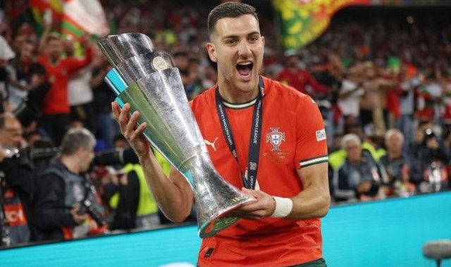 华体会HTH-葡萄牙队官方：达洛特因肌肉不适退出大名单，补召塔瓦雷斯