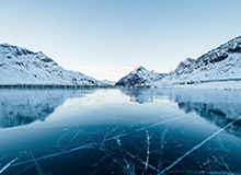 华体会HTH-今日凌晨，詹姆斯一行已抵达上海虹桥机场